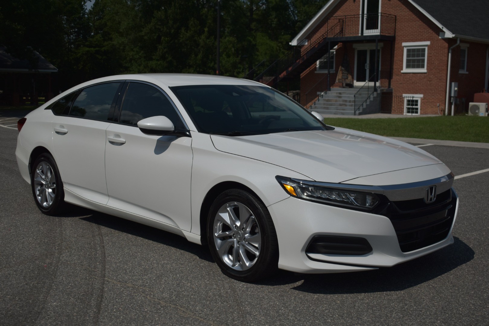 2018 Honda Accord LX - Photo 3
