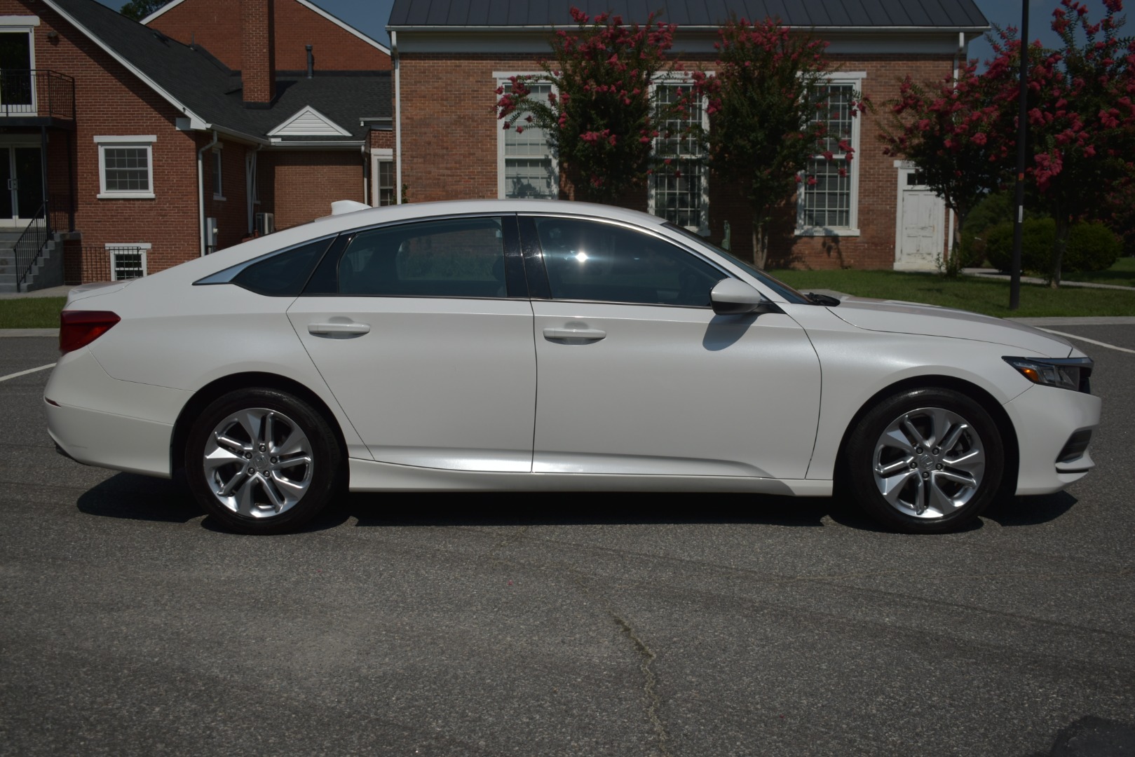 2018 Honda Accord LX - Photo 4