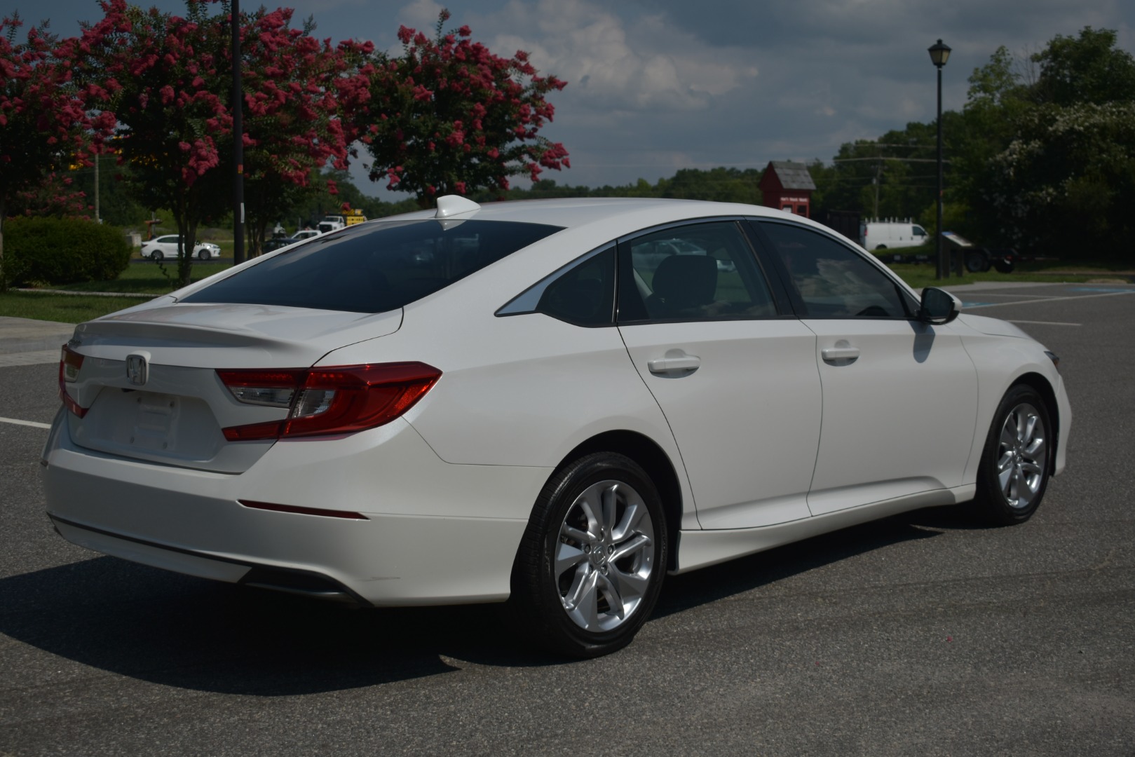 2018 Honda Accord LX - Photo 5
