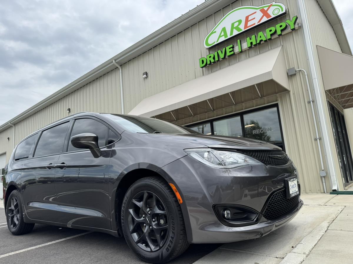 2018 Chrysler Pacifica Touring L's photo