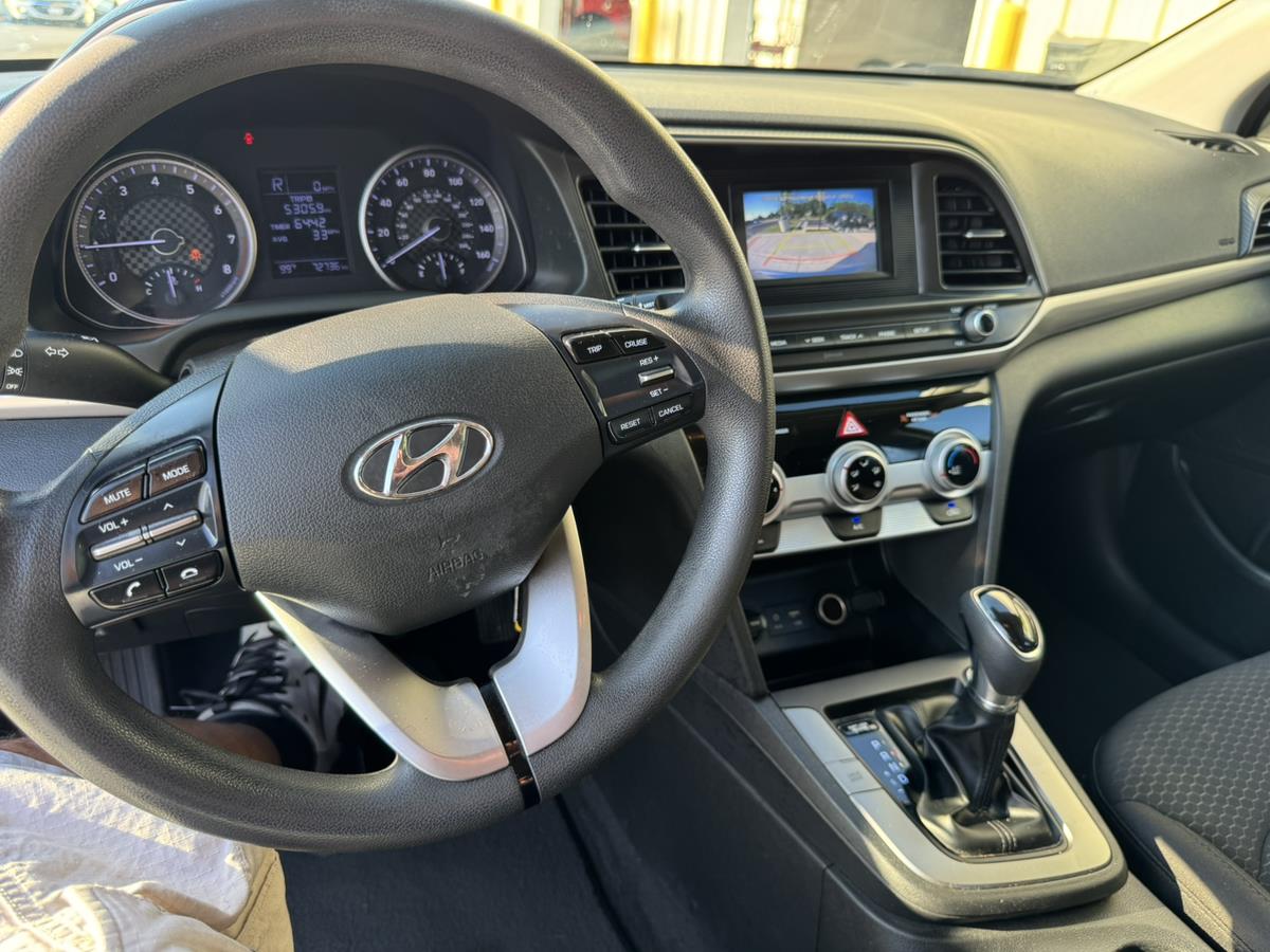 2019 Hyundai Elantra SE - Photo 14