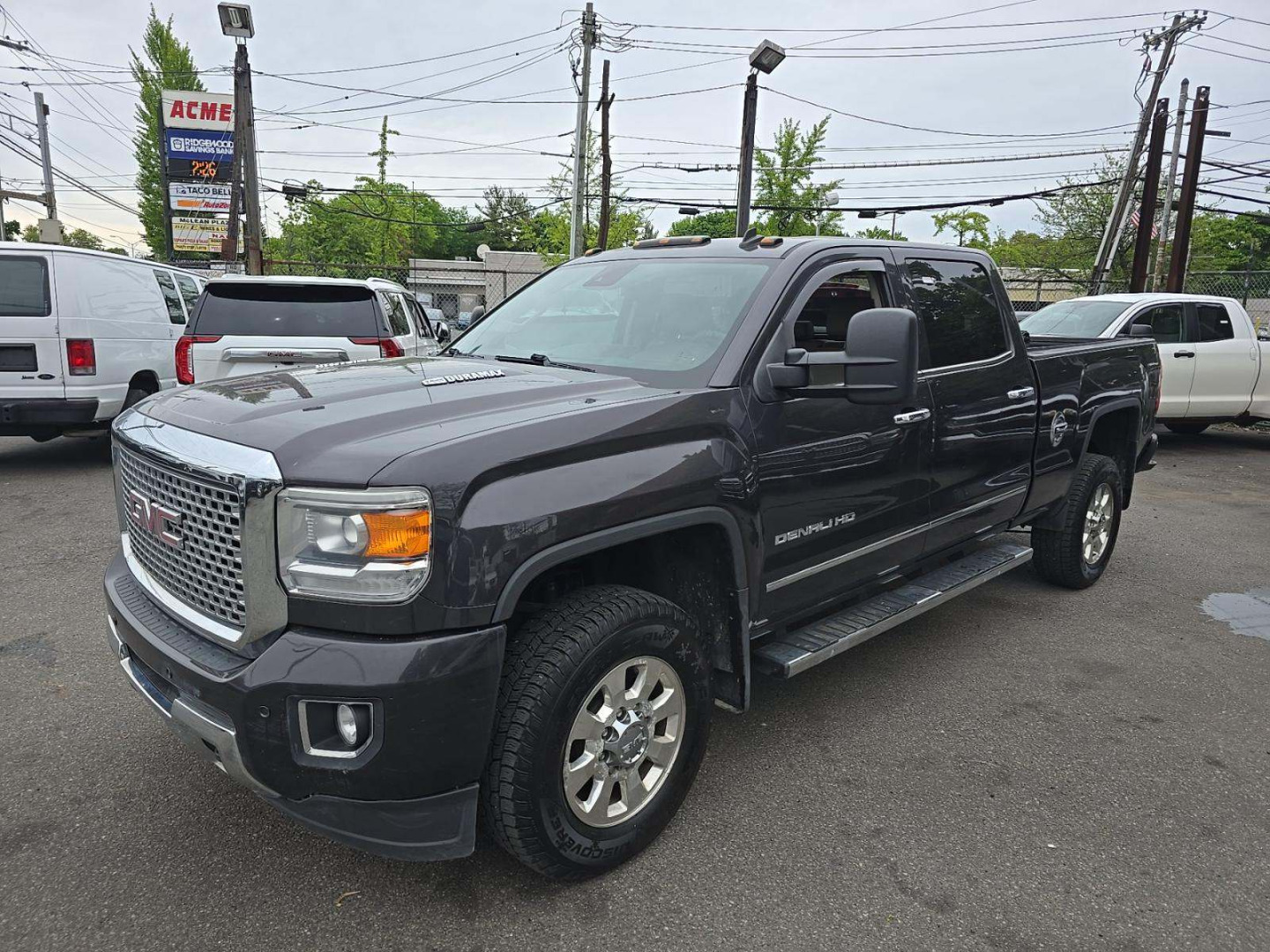 2015 GMC Sierra 4WD Crew Cab Short Box's photo