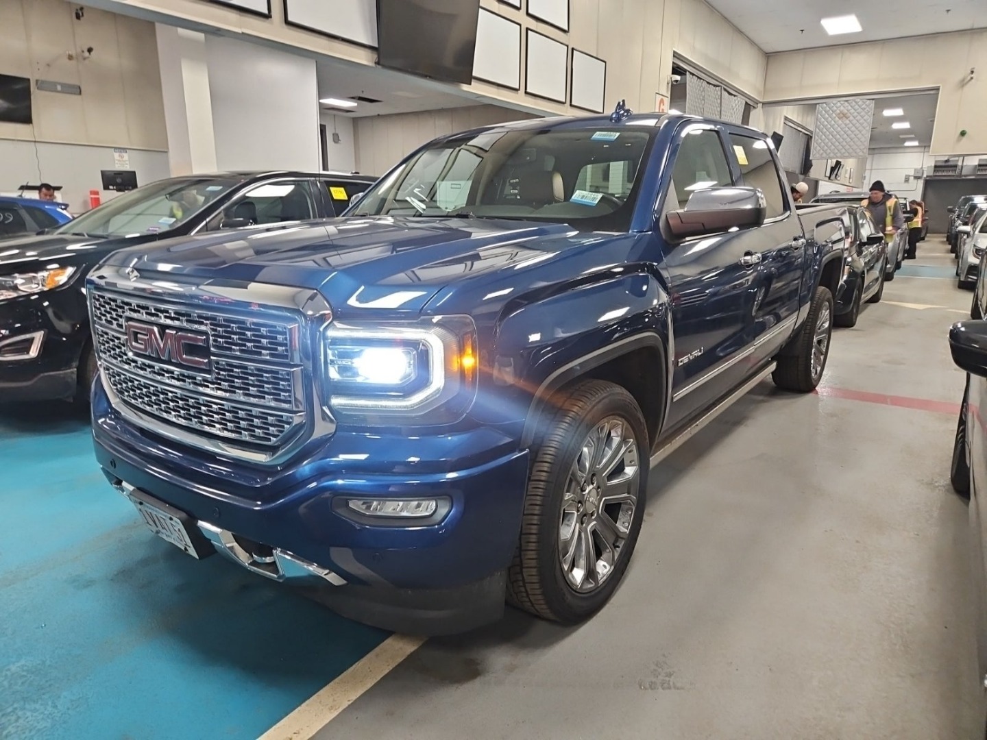 2017 GMC Sierra 4WD Crew Cab Short Box's photo