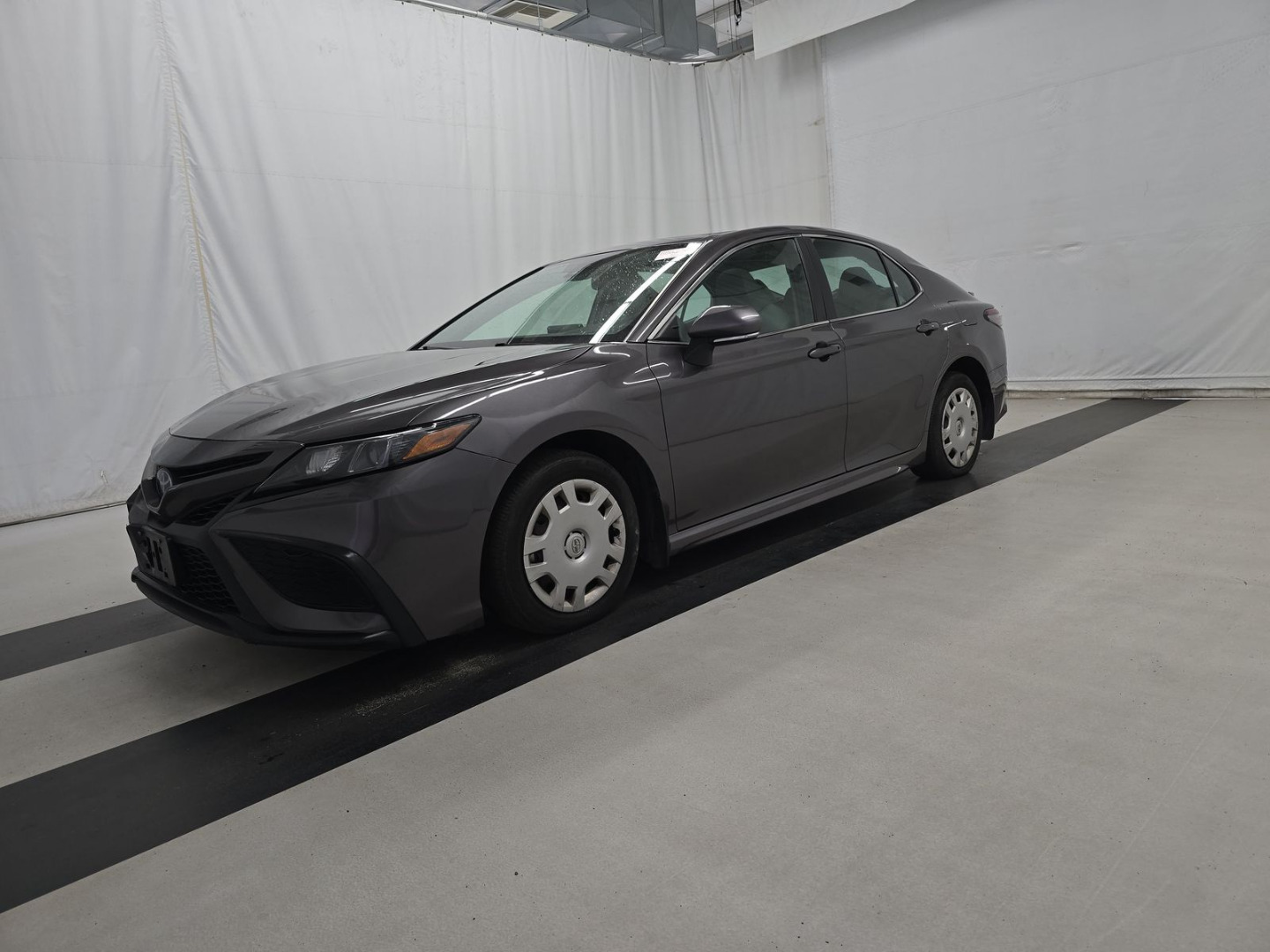 2023 Toyota Camry SE Hybrid's photo