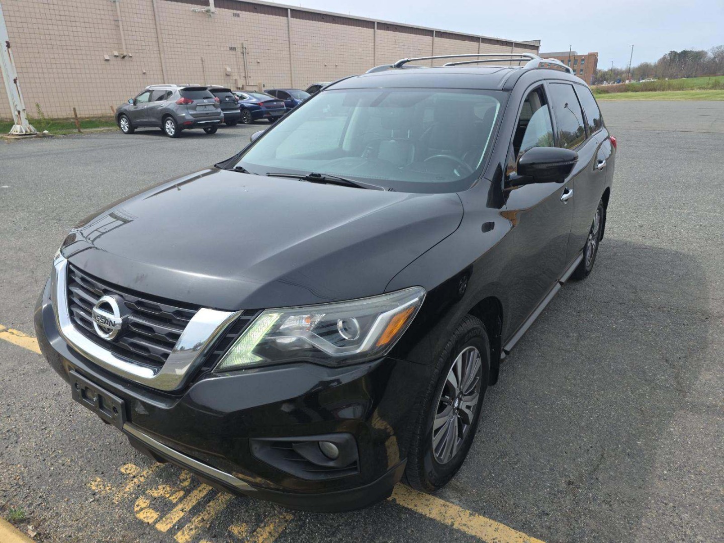 2017 Nissan Pathfinder SL 4WD's photo