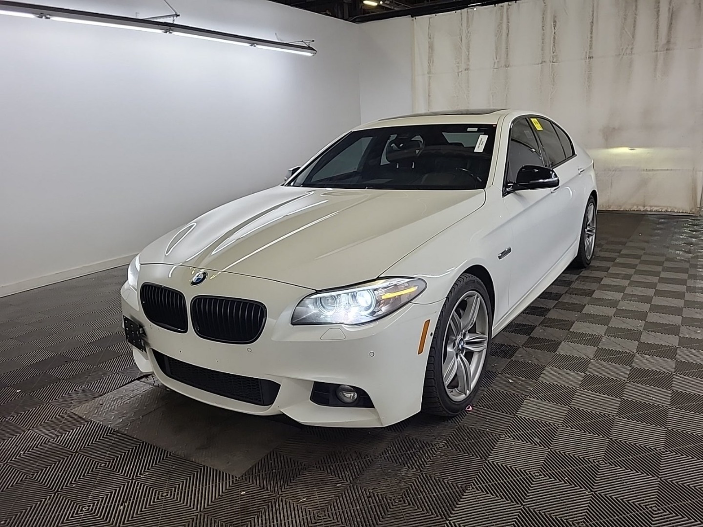 2014 BMW 5 Series 535i xDrive Sedan's photo