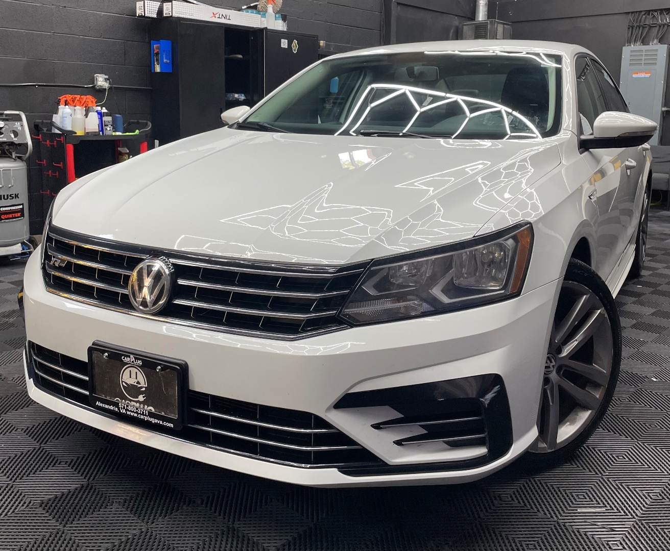 2018 Volkswagen Passat 2.0T R-Line Auto's photo
