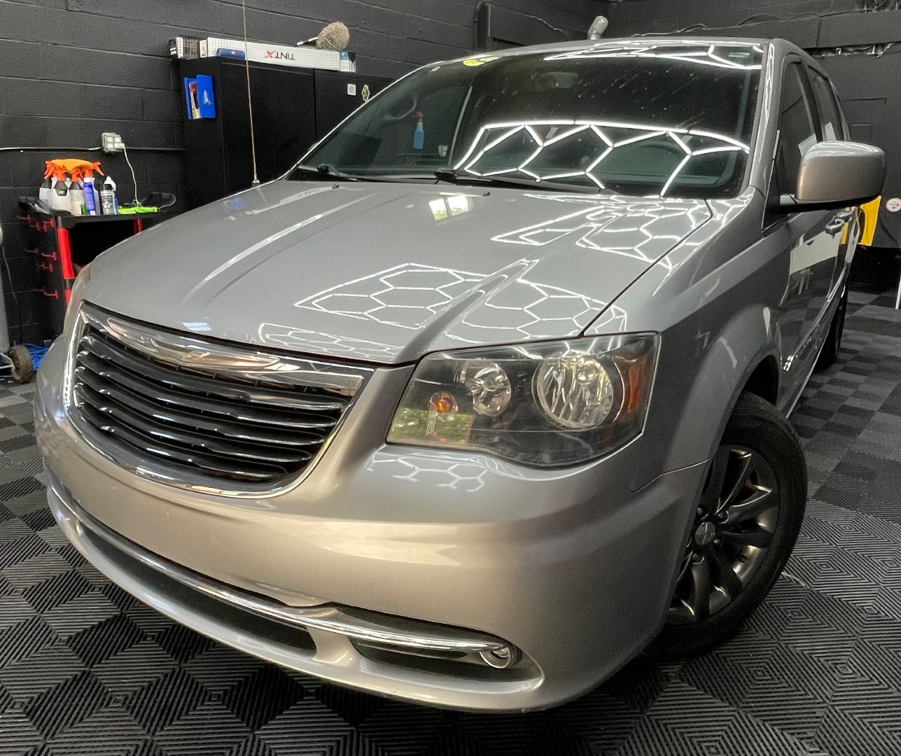 2014 Chrysler Town & Country S's photo