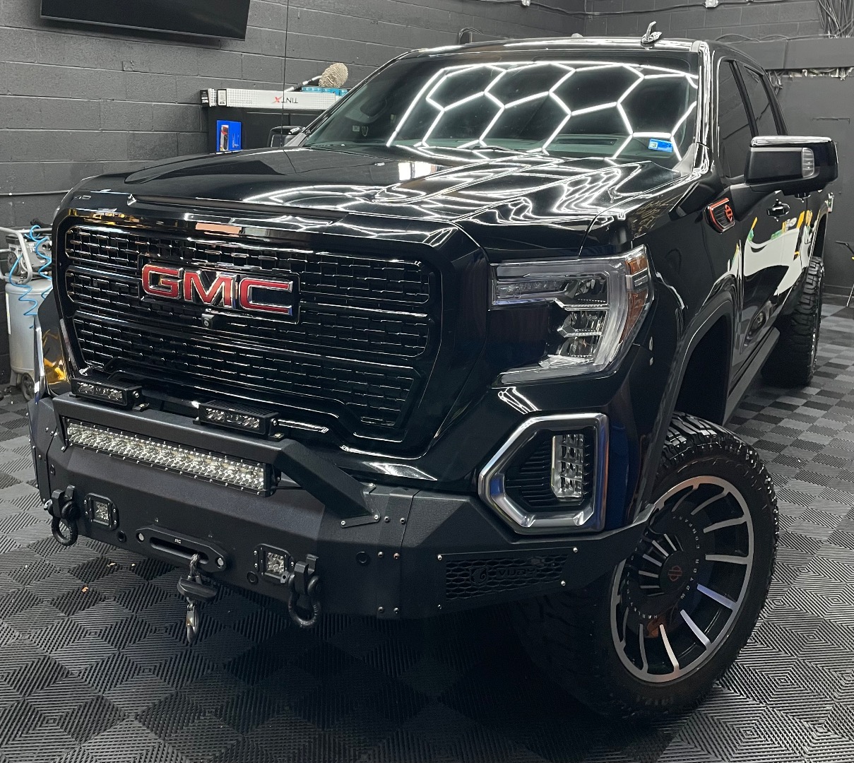 2020 GMC Sierra 4WD Crew Cab Short Box AT4's photo