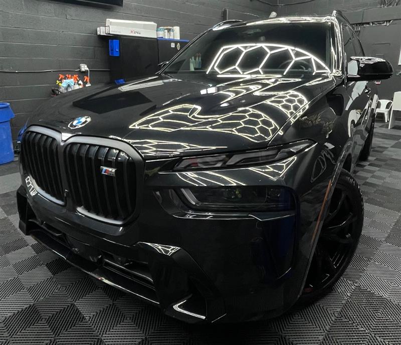 2023 BMW X7 M60i