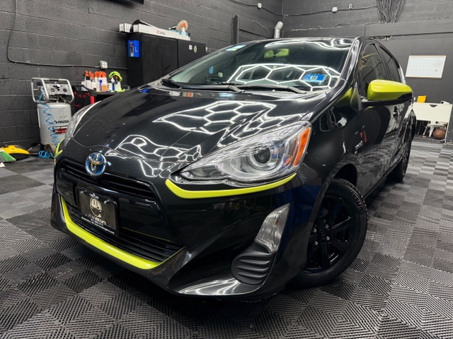 2016 Toyota Prius c Persona Series's photo