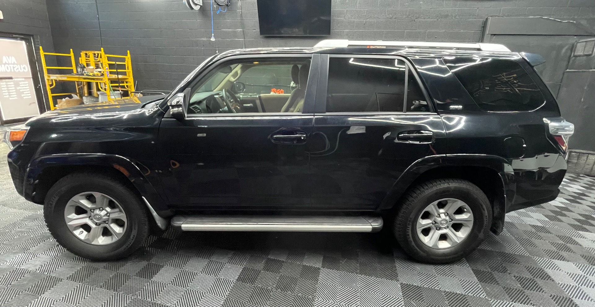 2014 Toyota 4Runner SR5 - Photo 3
