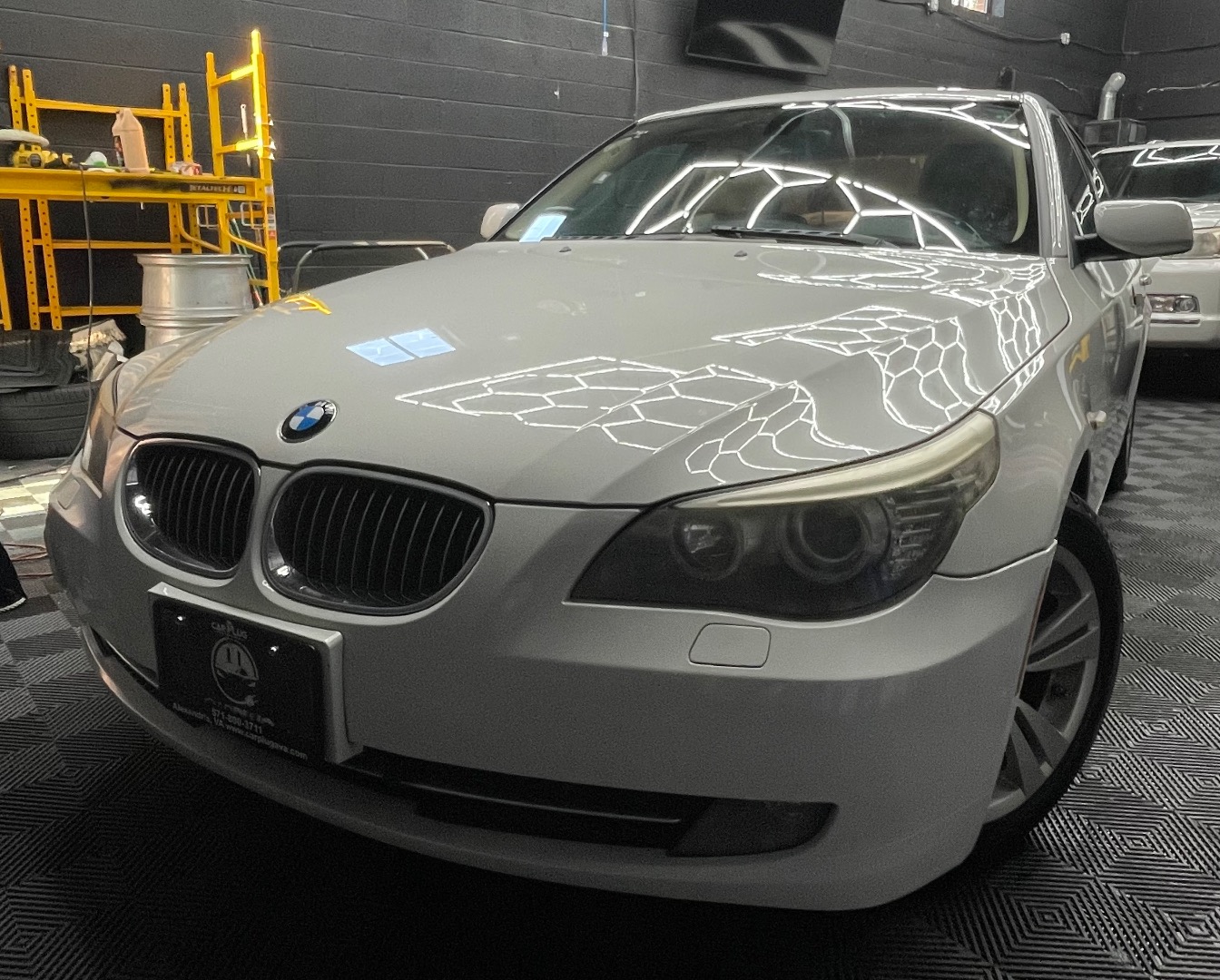 2010 BMW 5 Series 528i Sedan's photo