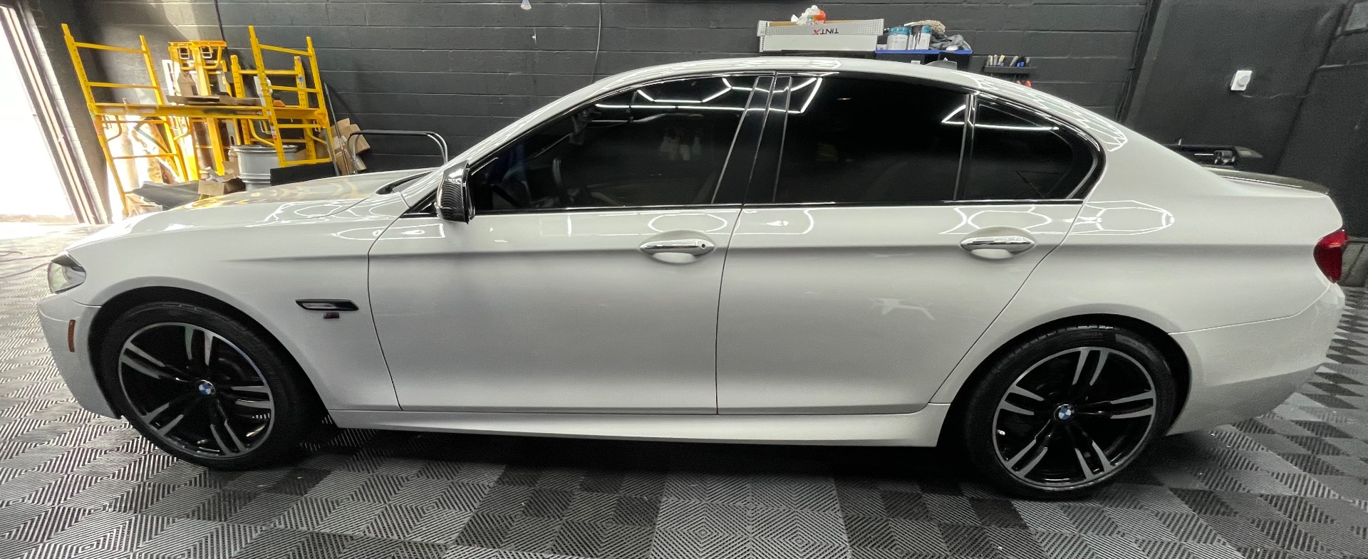 2013 BMW 5 Series 528i - Photo 3