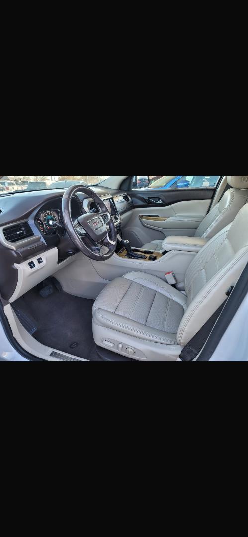 2017 GMC Acadia Denali - Photo 15