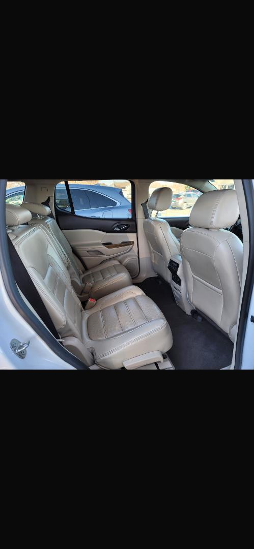 2017 GMC Acadia Denali - Photo 25