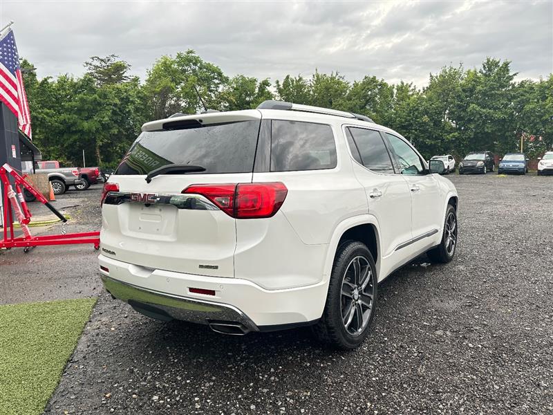 2017 GMC Acadia Denali - Photo 5