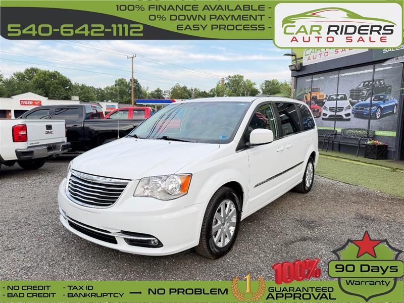 2016 Chrysler Town & Country Touring's photo