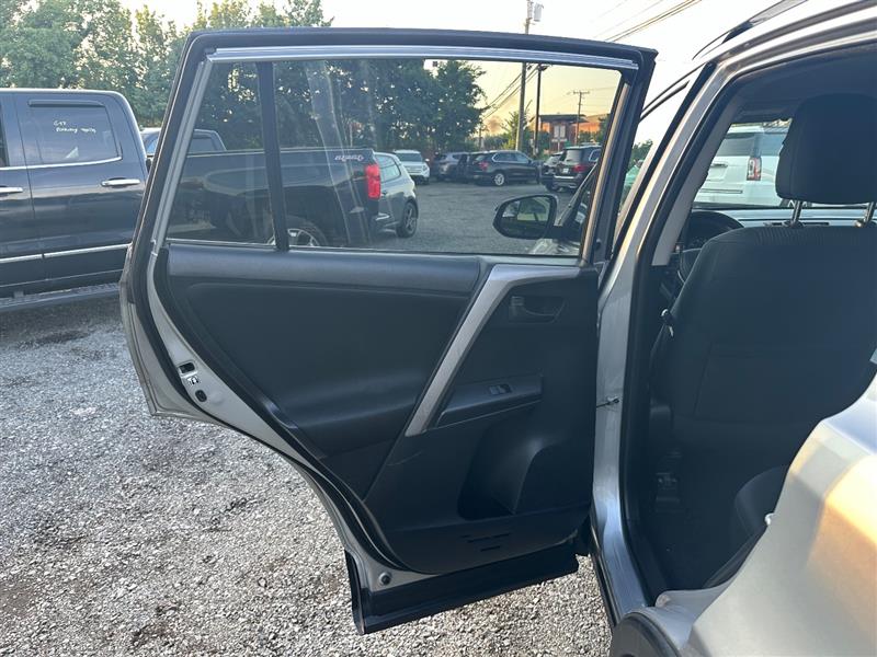 2018 Toyota RAV4 LE - Photo 12