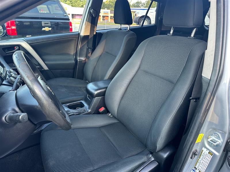 2018 Toyota RAV4 LE - Photo 14