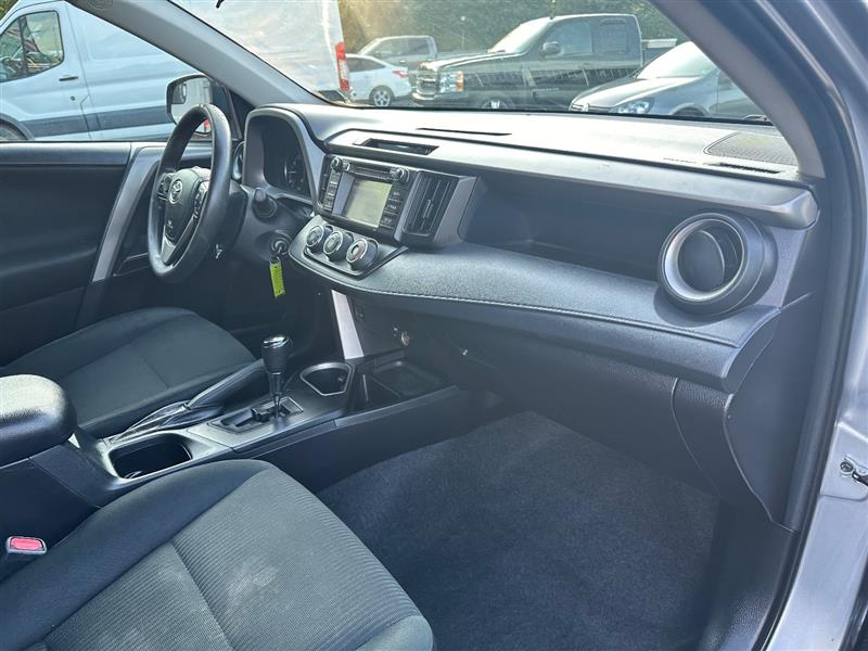 2018 Toyota RAV4 LE - Photo 15