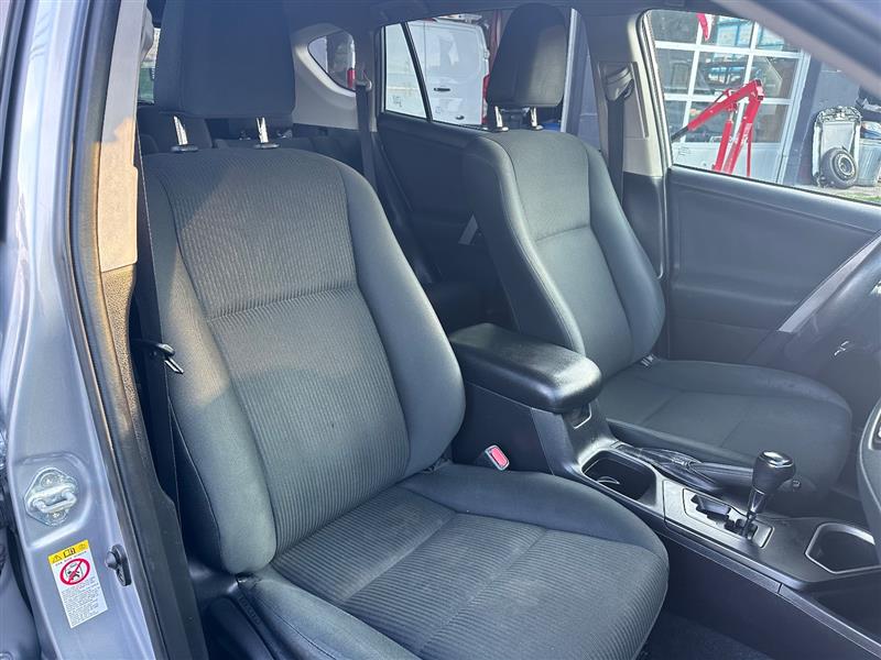 2018 Toyota RAV4 LE - Photo 16