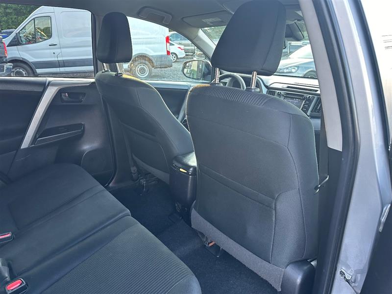 2018 Toyota RAV4 LE - Photo 17