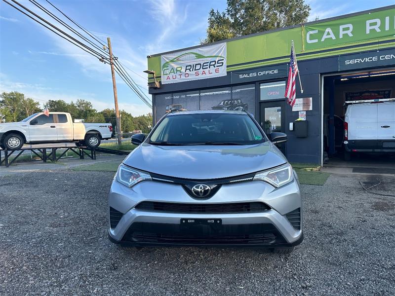2018 Toyota RAV4 LE - Photo 2
