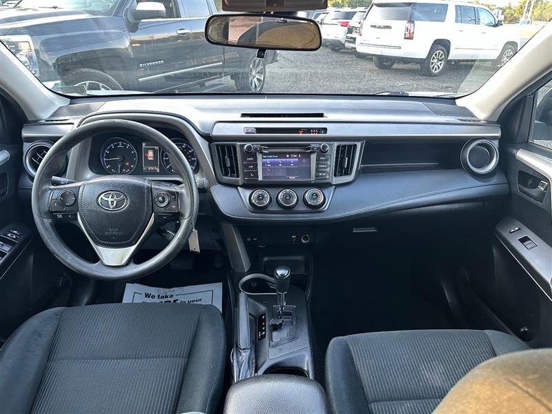 2018 Toyota RAV4 LE - Photo 21