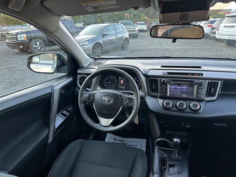 2018 Toyota RAV4 LE - Photo 23