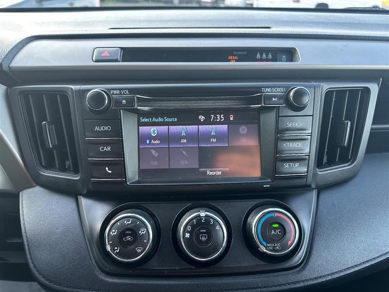 2018 Toyota RAV4 LE - Photo 26