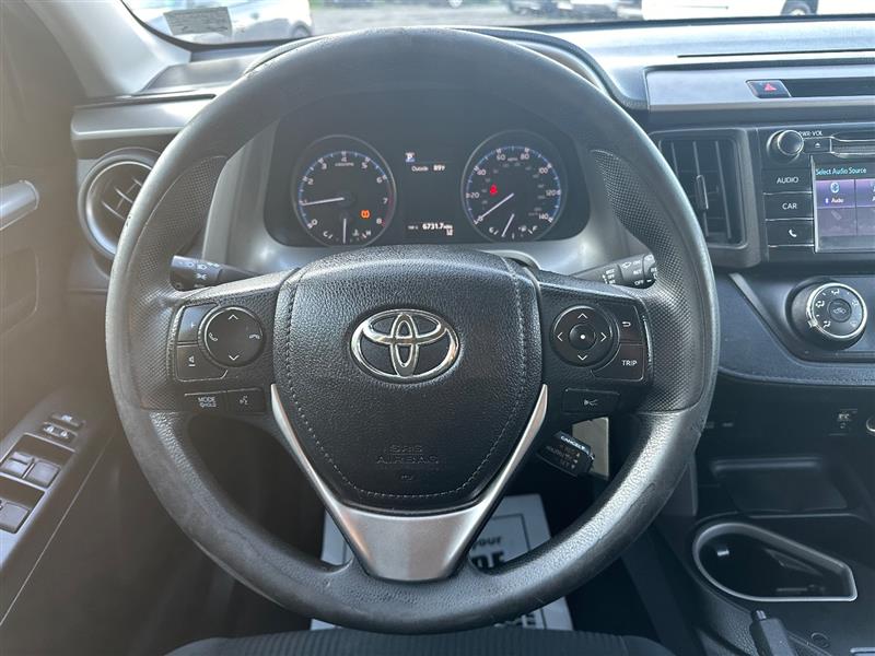 2018 Toyota RAV4 LE - Photo 27