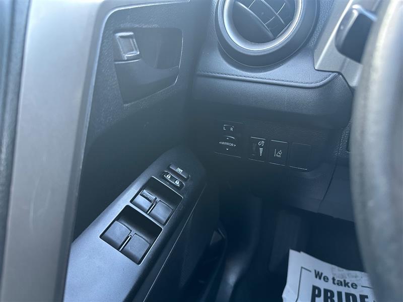 2018 Toyota RAV4 LE - Photo 28