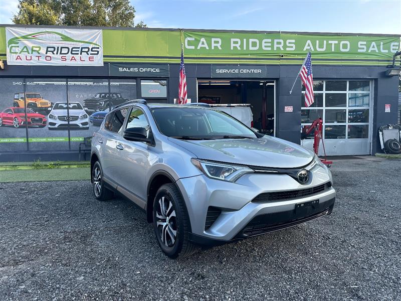 2018 Toyota RAV4 LE - Photo 3
