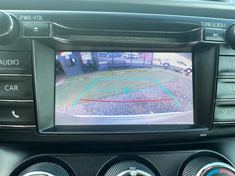 2018 Toyota RAV4 LE - Photo 30