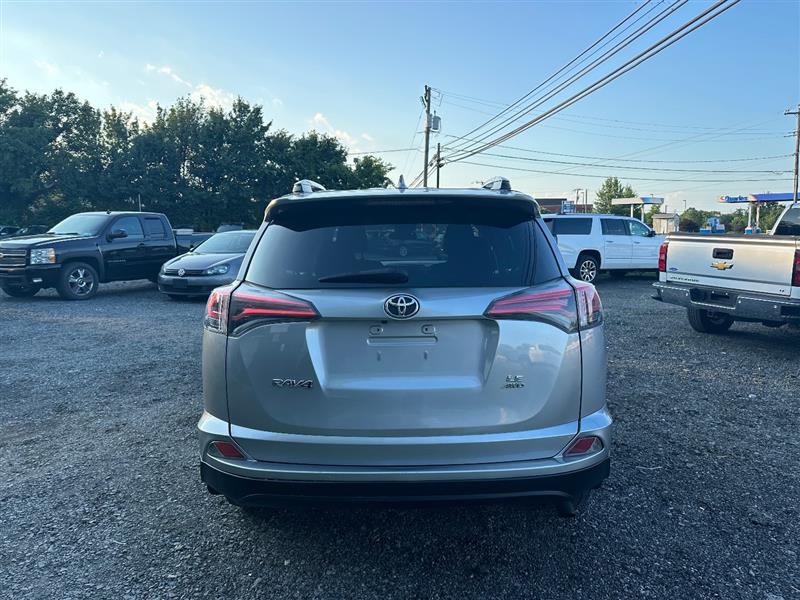2018 Toyota RAV4 LE - Photo 5