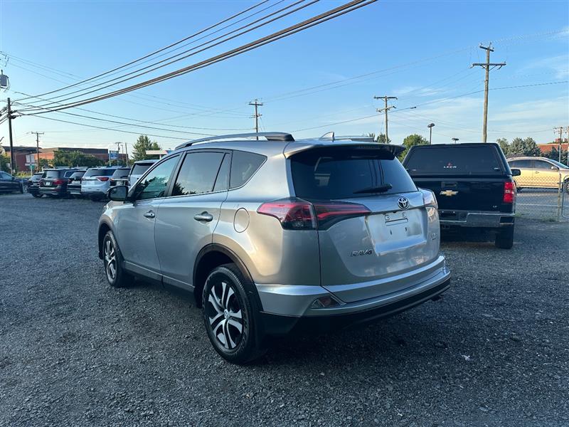 2018 Toyota RAV4 LE - Photo 6
