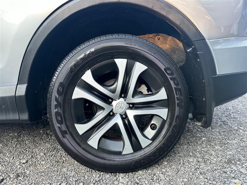 2018 Toyota RAV4 LE - Photo 8