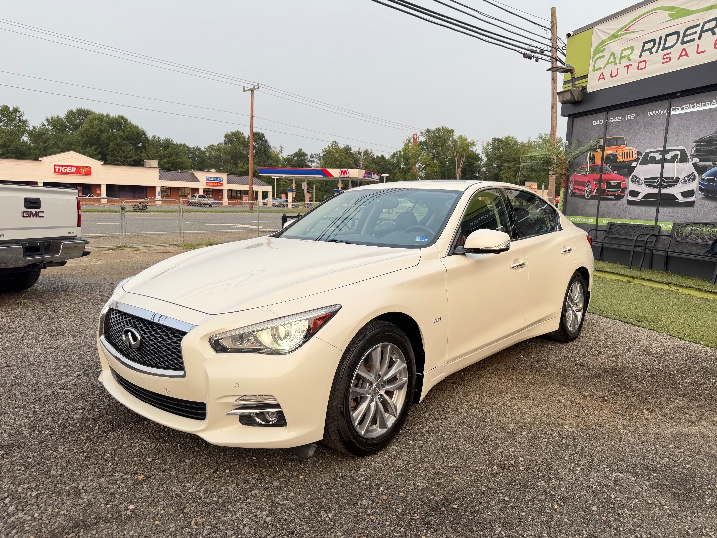 2017 INFINITI Q50