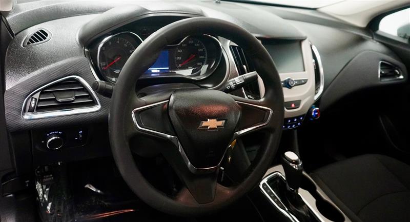 2018 Chevrolet Cruze LS - Photo 14