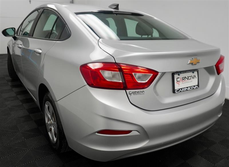 2018 Chevrolet Cruze LS - Photo 9