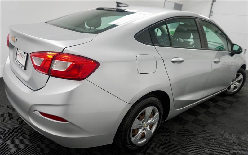 2018 Chevrolet Cruze LS - Photo 10