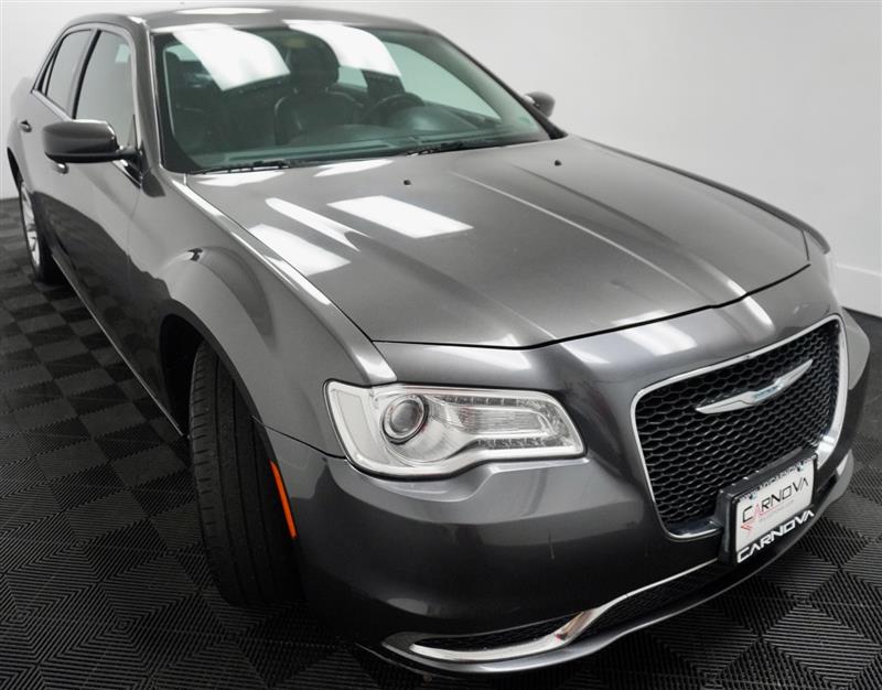 2015 Chrysler 300 Limited - Photo 13