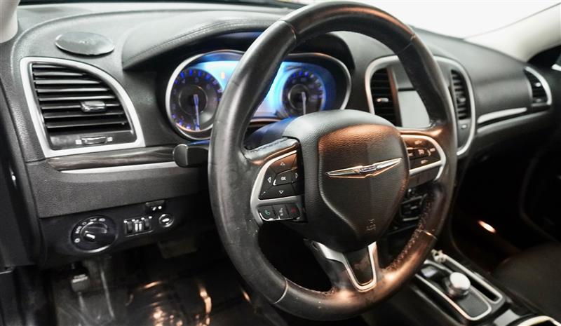 2015 Chrysler 300 Limited - Photo 14