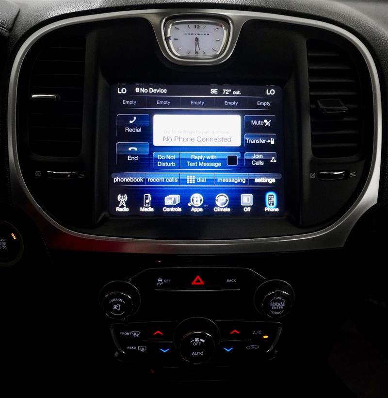 2015 Chrysler 300 Limited - Photo 17