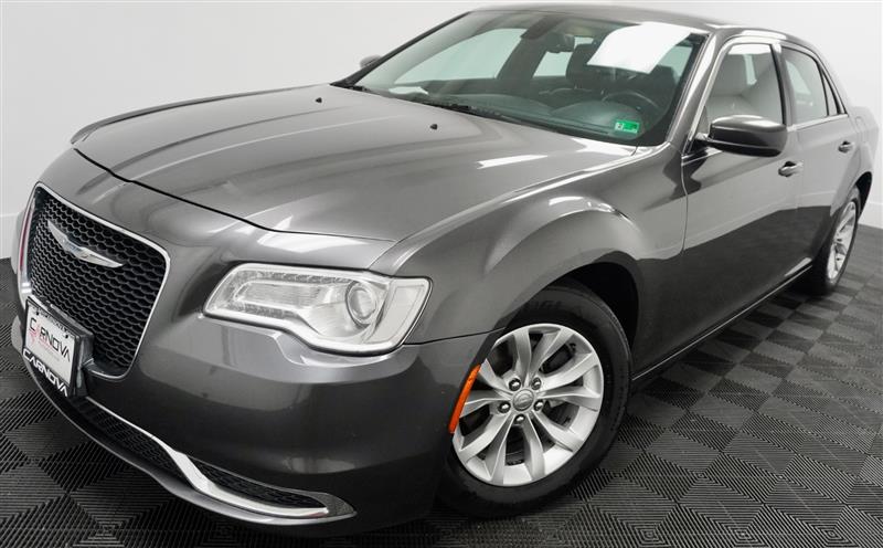 2015 Chrysler 300 Limited - Photo 5