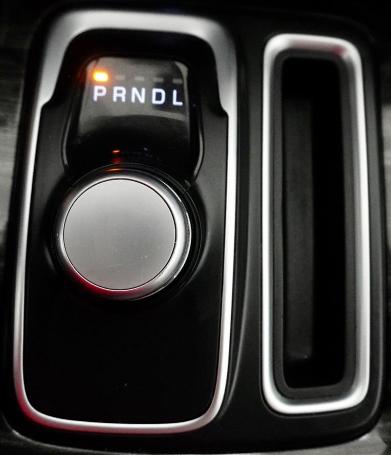 2015 Chrysler 300 Limited - Photo 25