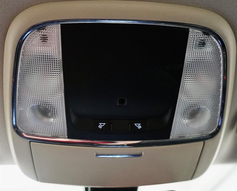 2015 Chrysler 300 Limited - Photo 29