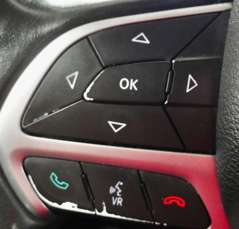 2015 Chrysler 300 Limited - Photo 31