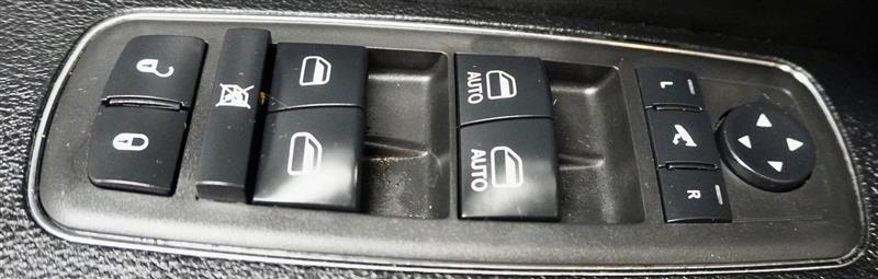 2015 Chrysler 300 Limited - Photo 35